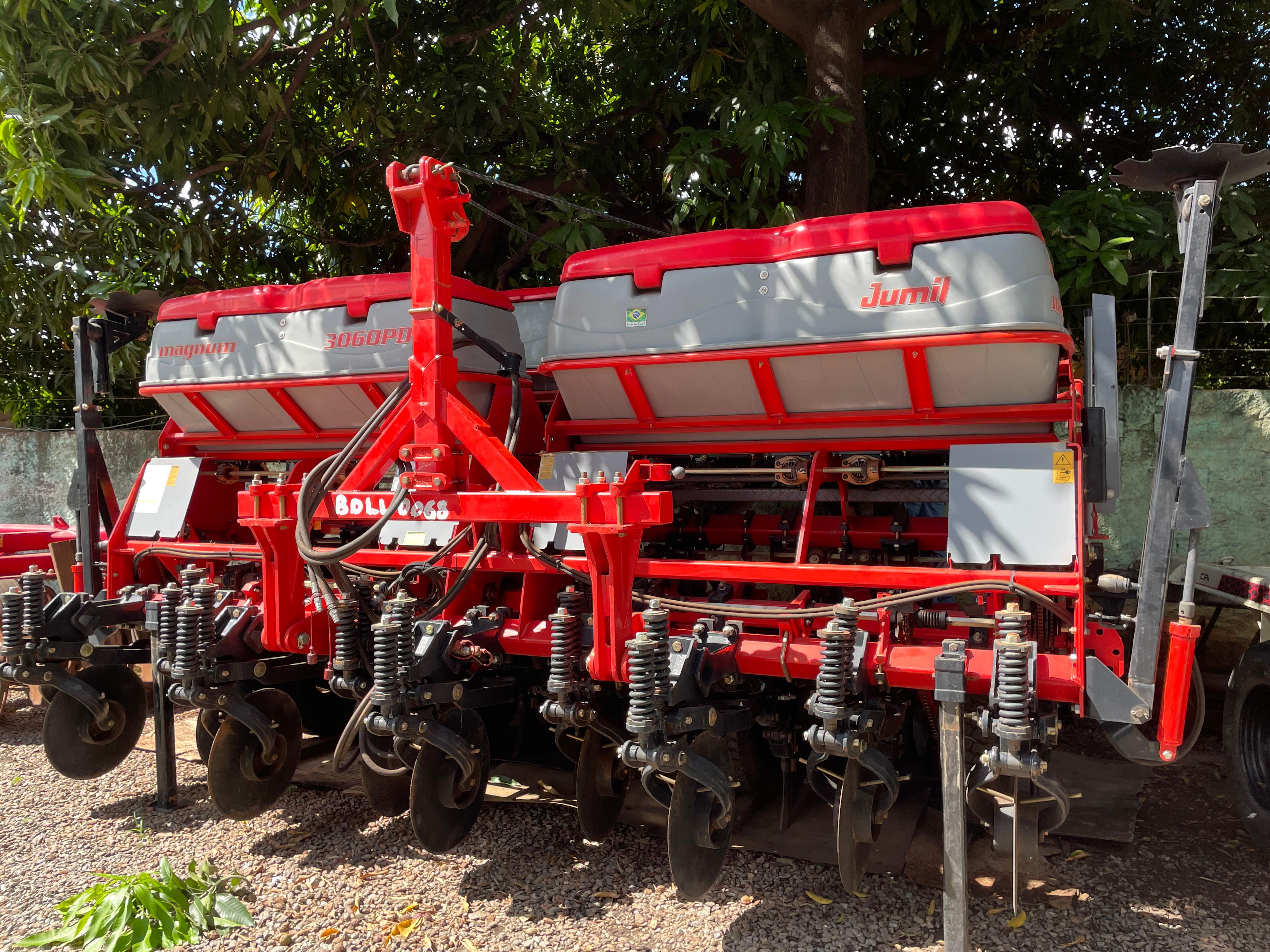 Imagem do Plantadeira Jumil    de 9 Linhas